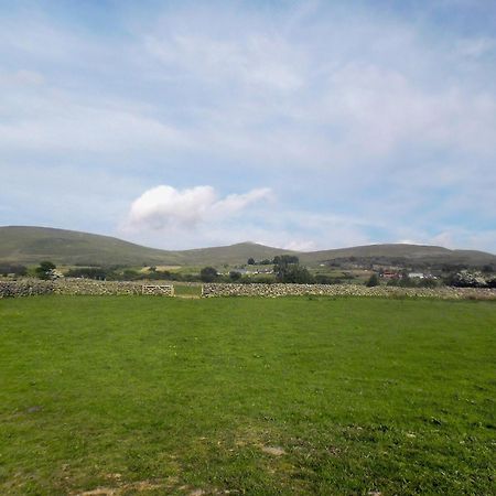 Y Gorlan Villa Llanllechid Luaran gambar